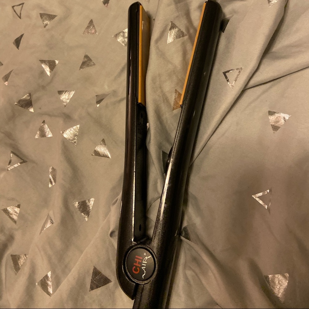 Black straightener